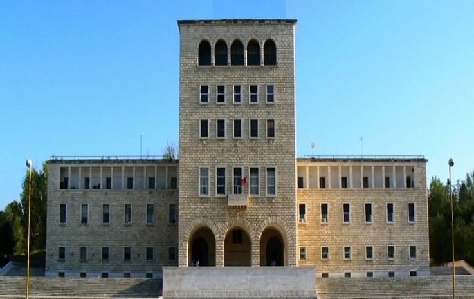 Matura, si bëhet aplikimi për në universitete: mesatarja, formularët dhe kriteret që duhen
