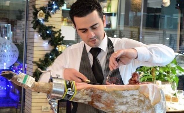 Të huajt për Shqipërinë: Aty ku kamarieri të bën si pronar