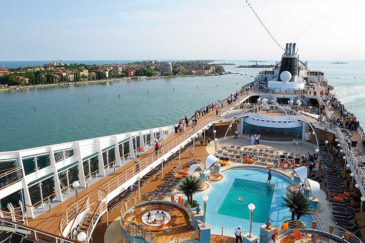 Kjo kroçierë super luksoze do të vizitojë çdo vit Sarandën, ndodh për herë të parë në Shqipëri