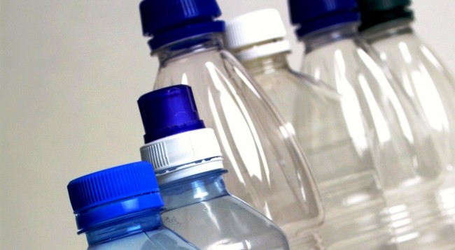 Mos i hidhni asnjëherë shishet plastike, ja për çfarë ju duhen