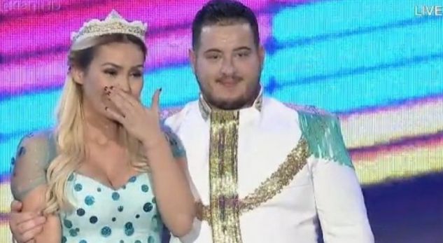 Qan në skenë Fjolla Morina: Vajza ime e vogël po kalon momente të vështira