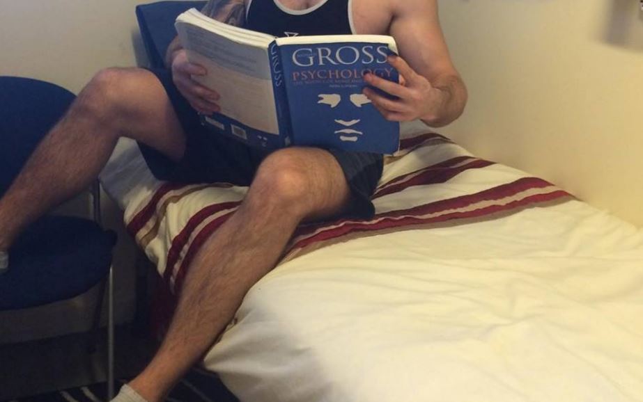 Shqiptari i burgosur në Angli: Jua them unë çfarë i ndodh njeriut kur vuan dënimin