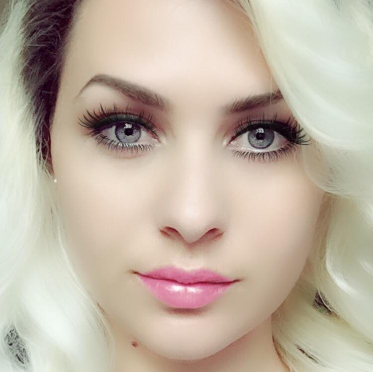 Flet “kukulla” shqiptare: M’u mërzit operacioni plastik, sot i hoqa buzët