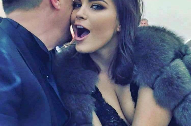 Degjenerohet rëndë në Instagram live gruaja e këngëtarit shqiptar, sharje banale