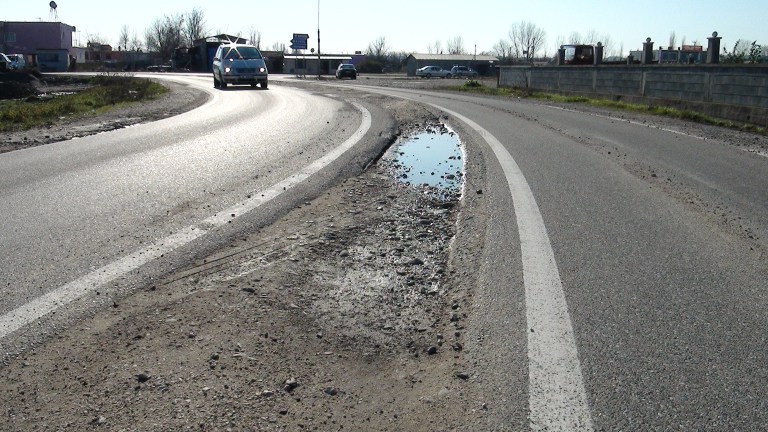 Kjo është rruga e mortit në Shqipëri, pregatituni për një verë plotë vdekje