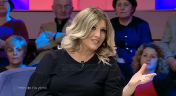 Gazetarja shqiptare i vë djalit emrin Eros, por në emision live e paralajmërojnë që ta ndryshojë direkt