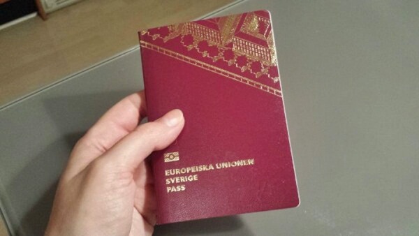 Lëviz në 176 vende pa viza, cila është pasaporta më e fuqishme në botë?