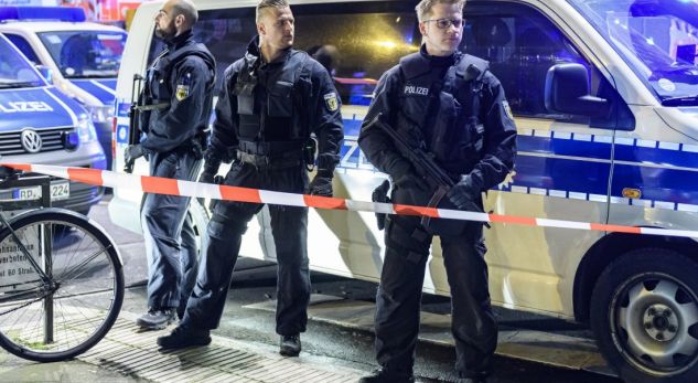 Nëna poston në Facebook foton e djalit që u masakrua nga sëpata e shqiptarit