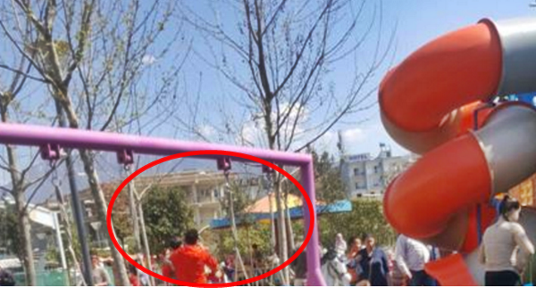 Alarmohet Ermal Mamaqi dhe Ami, djali u humbet sërish në qendrën tregtare në Tiranë