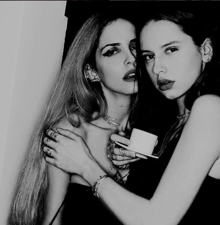 Foto “hot”, kush është mbesa 18-vjeçare e diktatorit që ka joshur Miss-in shqiptar?