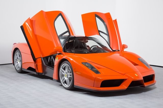 Kushton 3.7 milion $ dhe është e vetmja Ferrari Enzo portokalli në botë