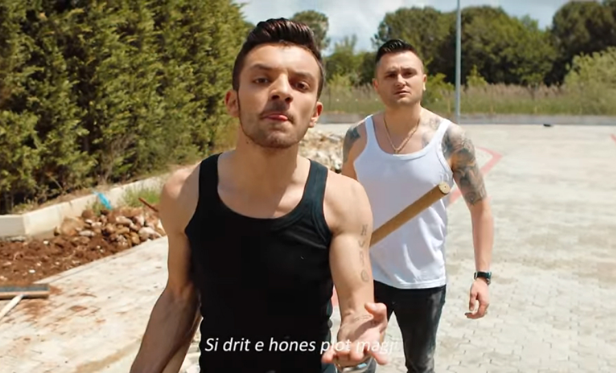 “T’kam dh* mu n’dashni”, kujt ia dedikojnë këngën e re dy humoristët?