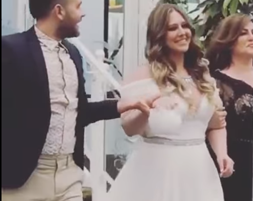 Martohet vajza e Fadil Berishës, gjithë vëmendjen e merr super-dhurata e gjyshes nga Shqipëria