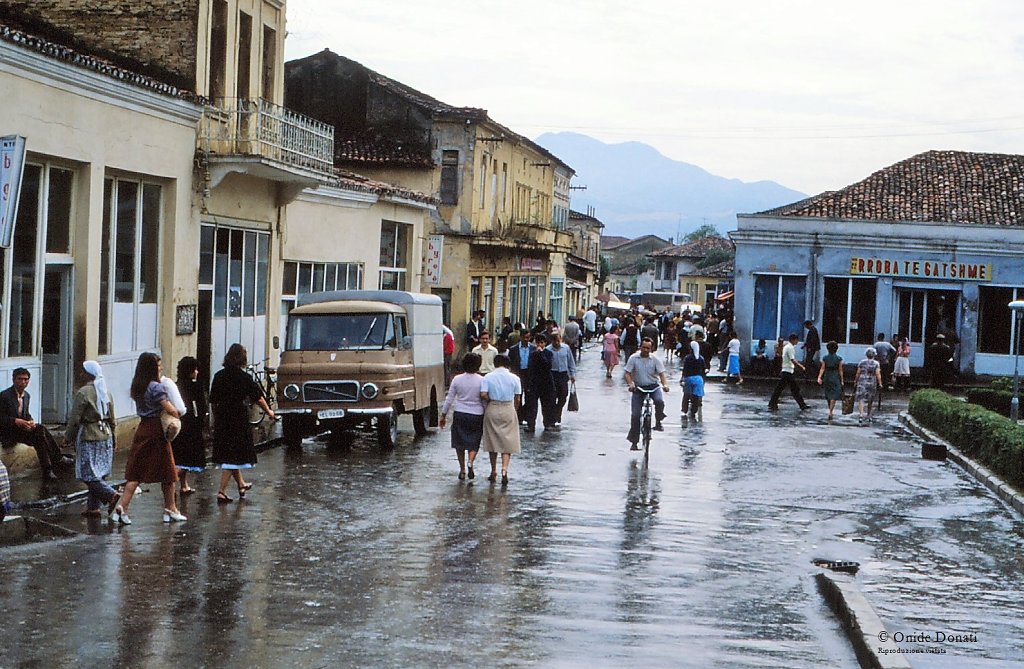 Shqipëria në vitin 1982/ Fotografi të rralla nga një gazetar italian
