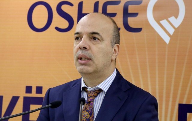 Drejtori i OSHEE Ardian Çela rikthen terrin në Tiranë
