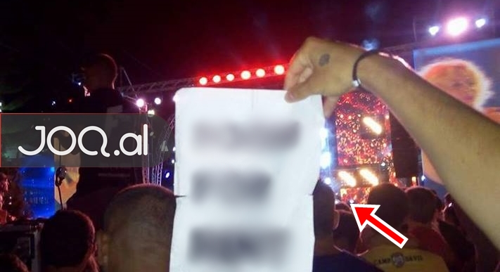 “Maratona e Këngës” në Sarandë, qytetari shkon në mes të turmës dhe i habit të gjithë me atë që bën