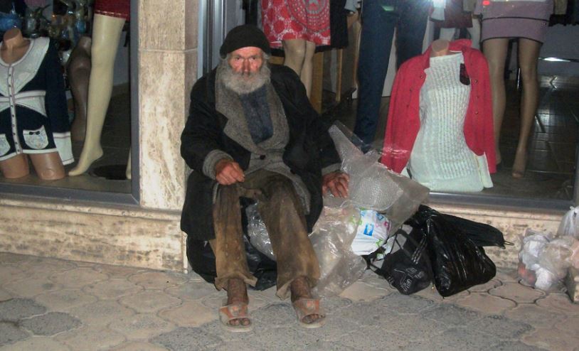 Historia e jashtëzakonshme e lypësit nga Elbasani, do përloteni nga ajo që do lexoni