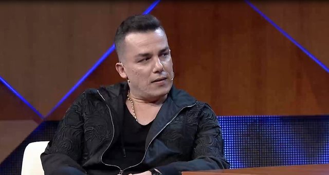 Ish-gruaja e quajti vëlla, Albi Nako shtang me përgjigjen: Është më mirë të të bëhet motra e dashur?!