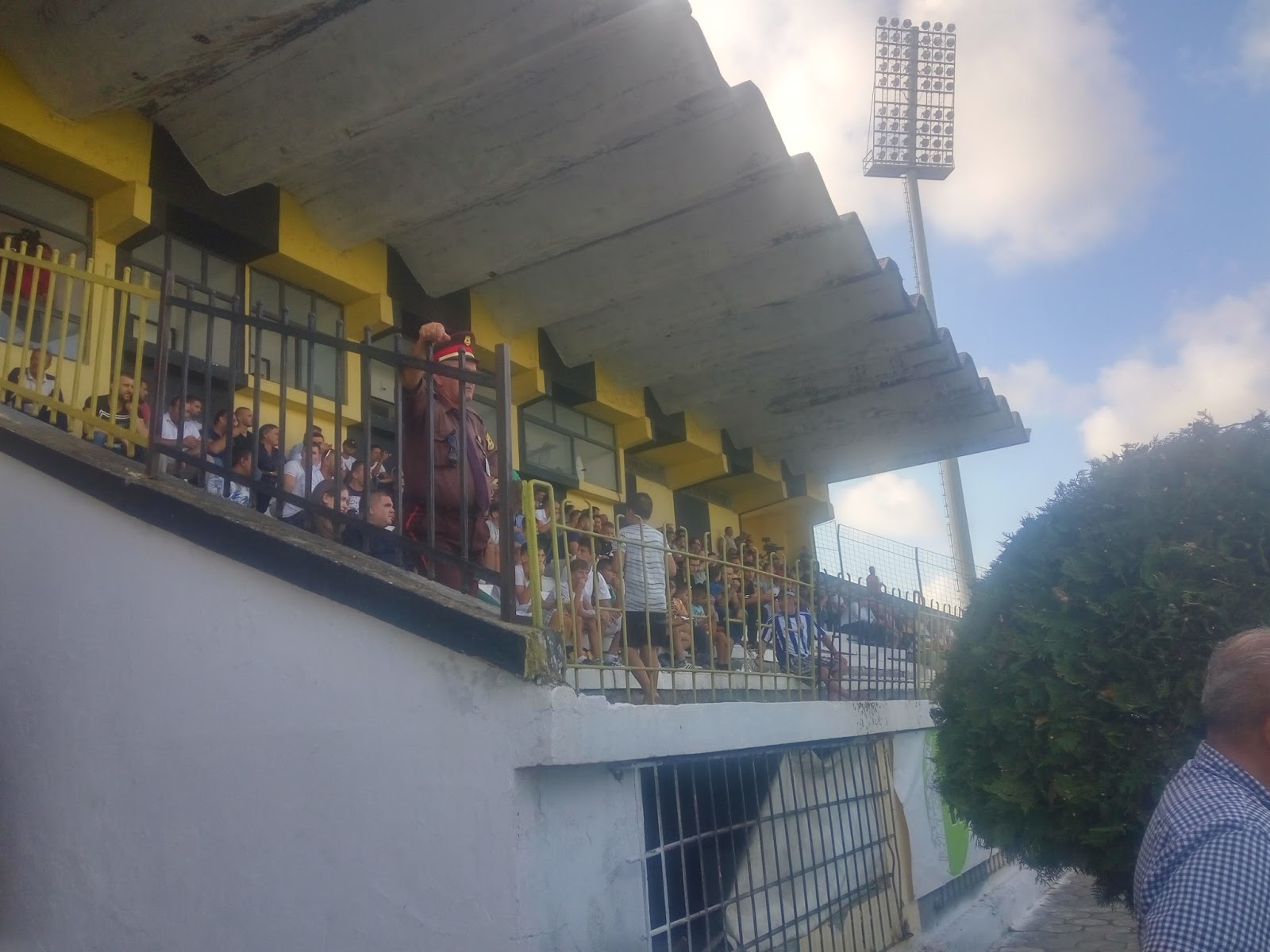 Skandali/ Policia e shtetit injoron taksapaguesit, nuk merr përsipër ndeshjen në Kavajë