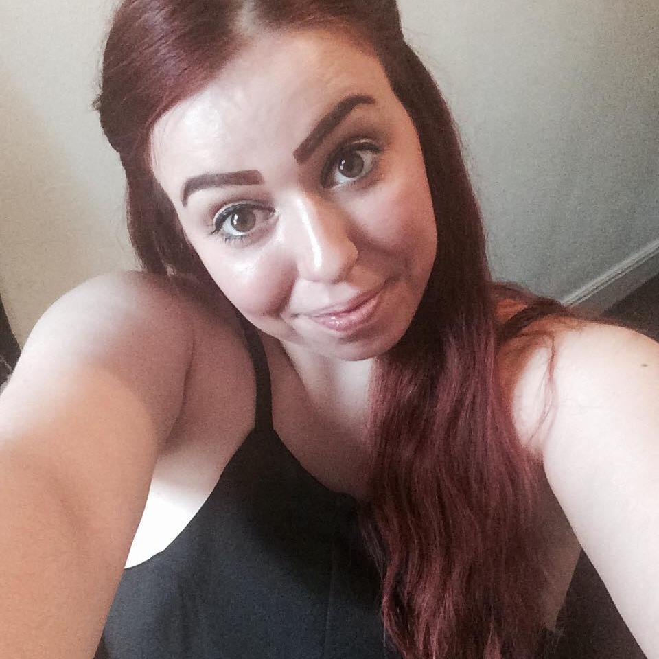 Fluturoi me mijëra kilometra për të takuar të dashurin, por ai i thyen zemrën në aeroport