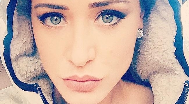 Albana Osmani zhgënjen me pamjen në përditshmëri, ja si duket rrugëve të Tiranës