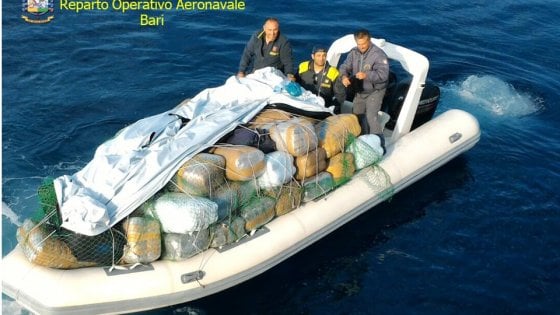 15 milion euro drogë nga Shqipëria në Itali/Kapet gomonia, në pranga 2 shqiptarë