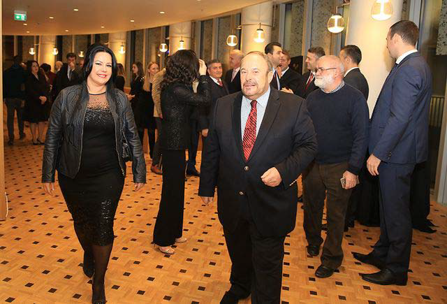 Si dukej Fatos dhe Xhoana Nano në ditën e tyre të dasmës