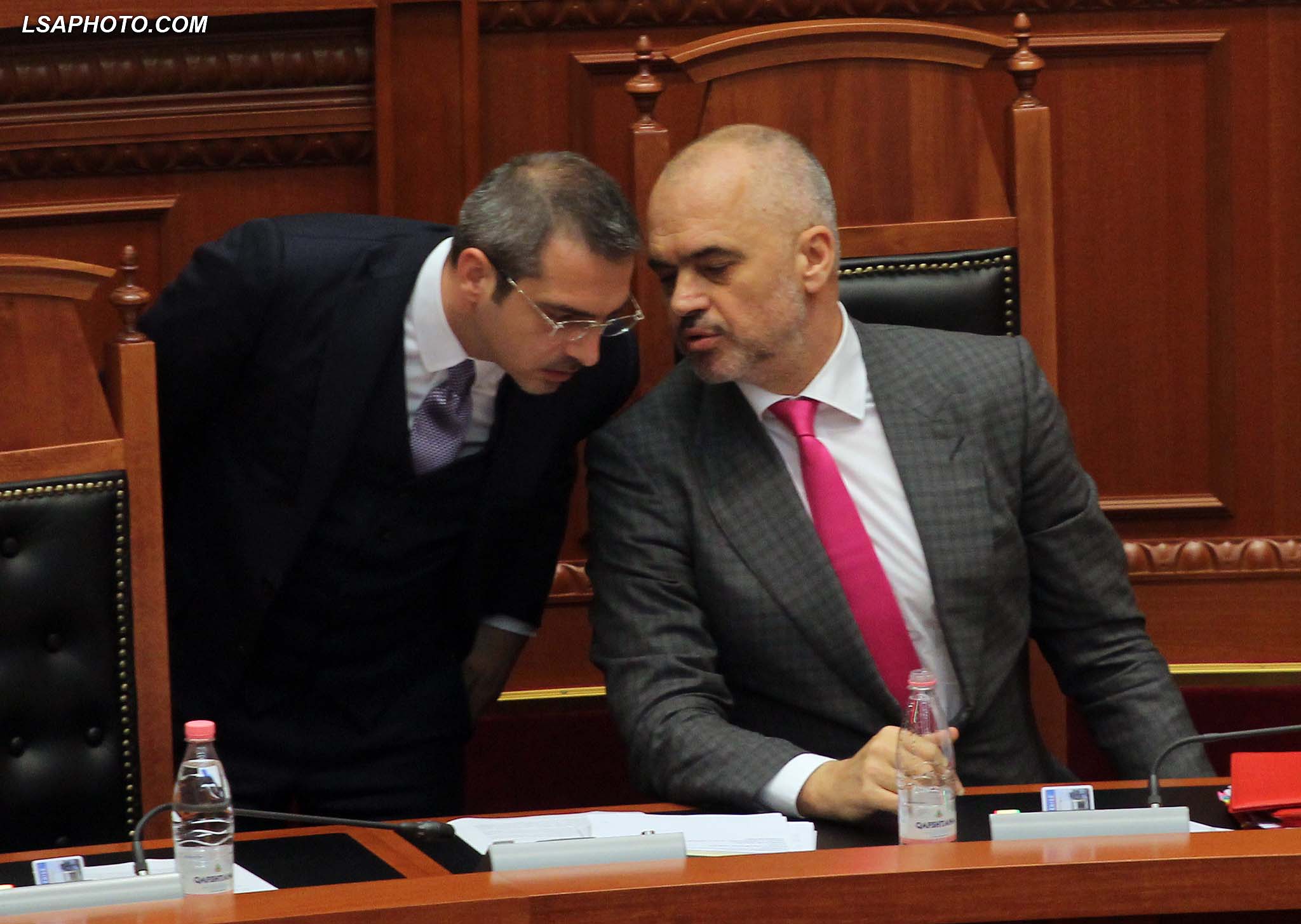 “U kthye Saja se na dogji malli?”, komentuesi replikon me Ramën