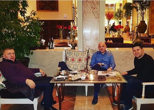 Një ditëlindje mes luksit, kush është bosi i ftuar në ditëlindjen e Samir Manes?