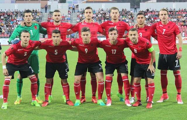 Futbollisti i Kombëtares shqiptare bëhet shok skuadre me djalin e Maldinit