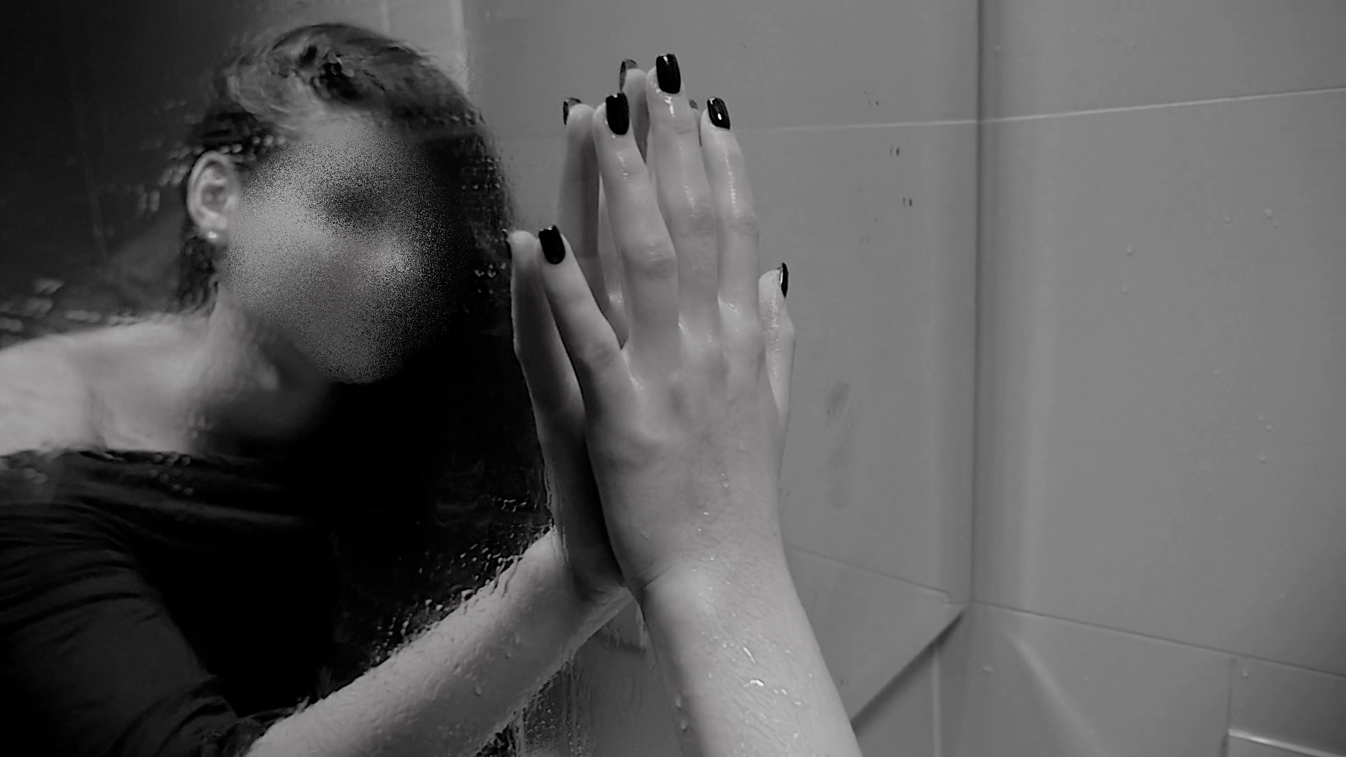 “E dua më shumë se kurrë, por”, vajza nga Veriu e infektuar me HIV rrëfen mes lotësh historinë e saj