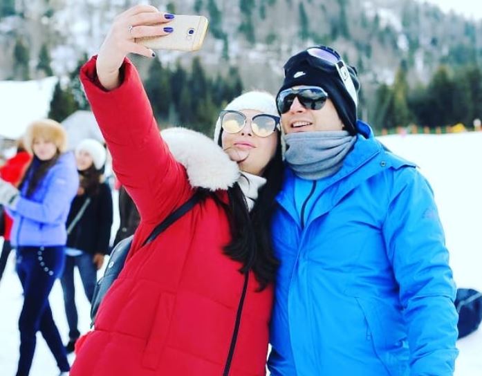 Ami në pritje të fëmijës së dytë, Ermal Mamaqi zbulon detajet nga jeta në çift