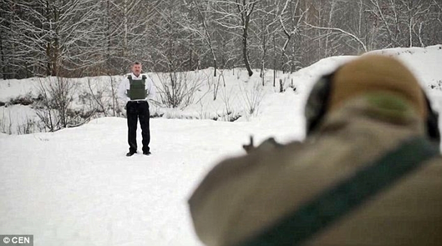 Biznesmeni qëllohet me kallash në mes të borës