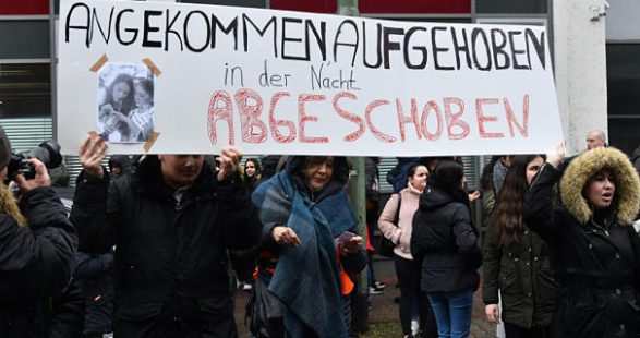 Nxënësit protestojnë për shqiptaret që u dëbuan nga Gjermania: Po na vidhni miqësinë!