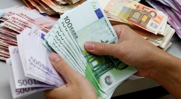 Fituan 200 mijë euro duke mashtruar, kapet çifti i të rinjve nga Fieri