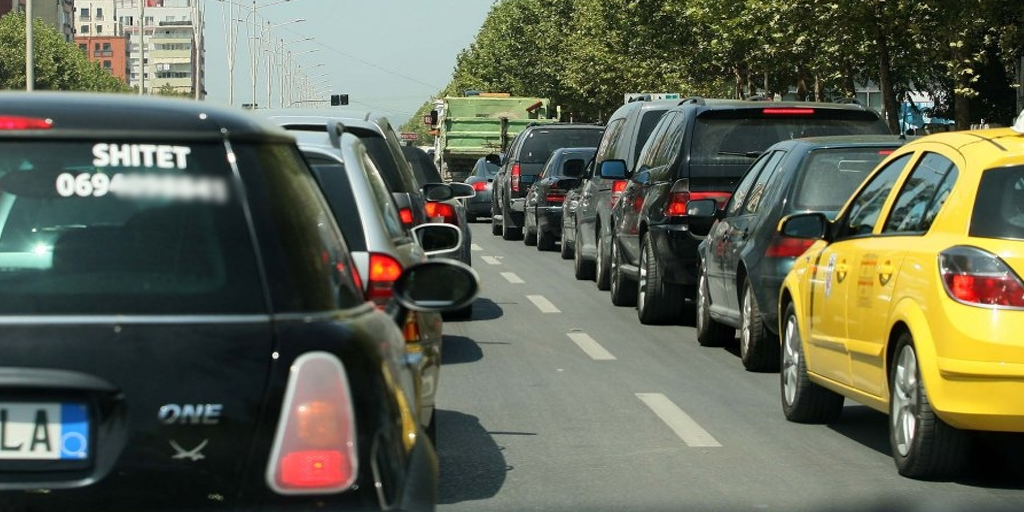 Makinat lukzose/ Hyjnë në fuqi rregullat e reja, do paguani 19 milionë lekë më shumë taksa