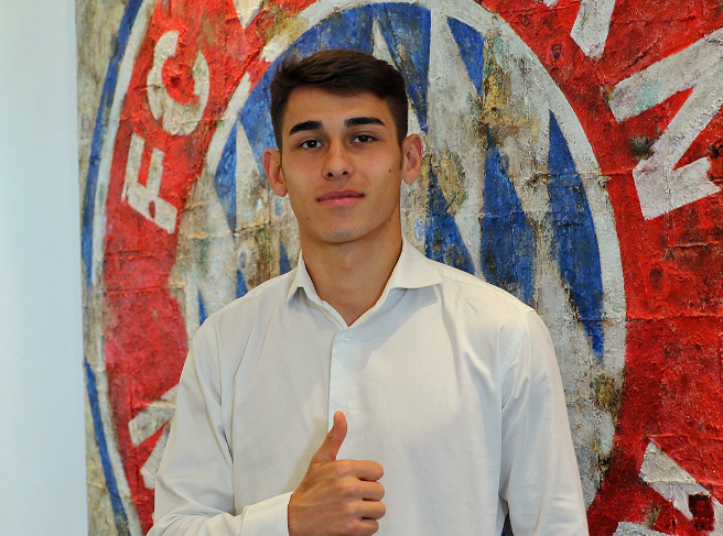 Talenti shqiptar firmos me Bayernin e Mynihut