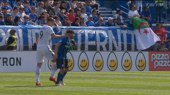 Ibra e tepron kësaj here, shpullë dhe plas në tokë kundërshtarin