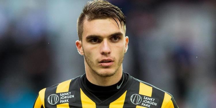 Njihuni me futbollistin e ri të kombëtares shqiptare