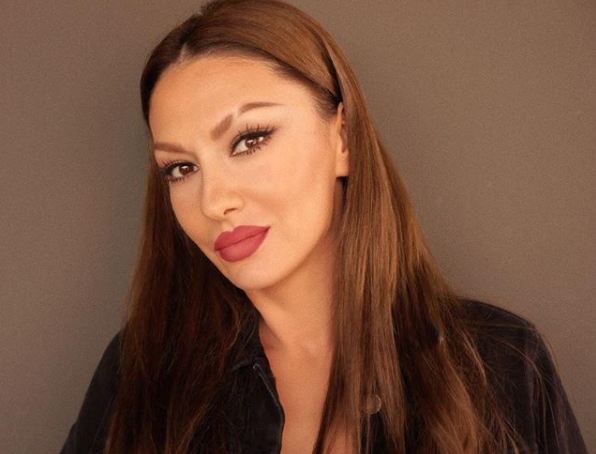 “Burri yt ka dy të dashura”, këngëtarja shqiptare “shokohet” live në emision