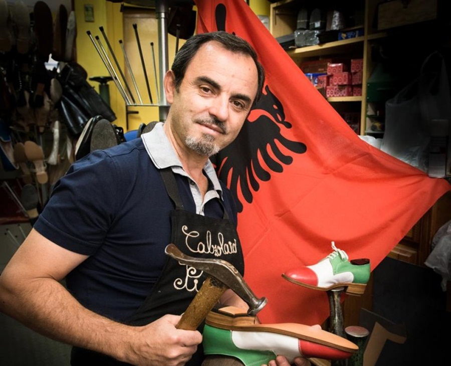Papa Francesku i jep titull të lartë këpucarit shqiptar