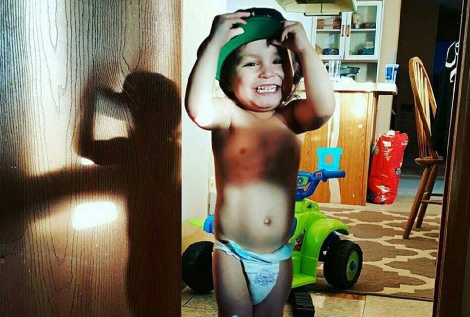 Urinonte në krevat, nëna mizore rreh për vdekje djalin e saj dy vjeçar