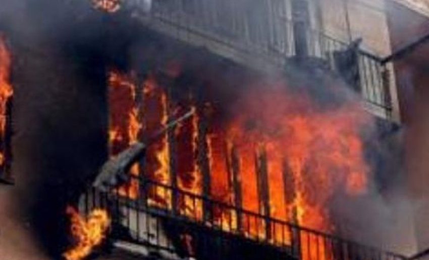 Zjarr në një banesë në Durrës, banorët e apartamenteve vihen në panik