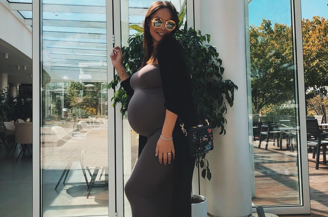 Jona prezanton videon plotë humor dhe tregon domethënien e emrit të të birit