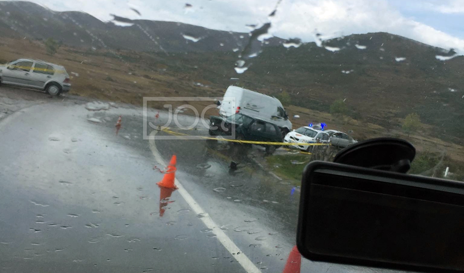 Aksident i rëndë në Has, përplasen 2 makinat “Golf”, qytetari: Ka vdekur një vajzë