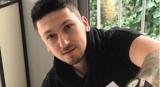 Damiano poston foton me 5 femra lakuriq, s’do ta besoni çfarë fshihet pas saj