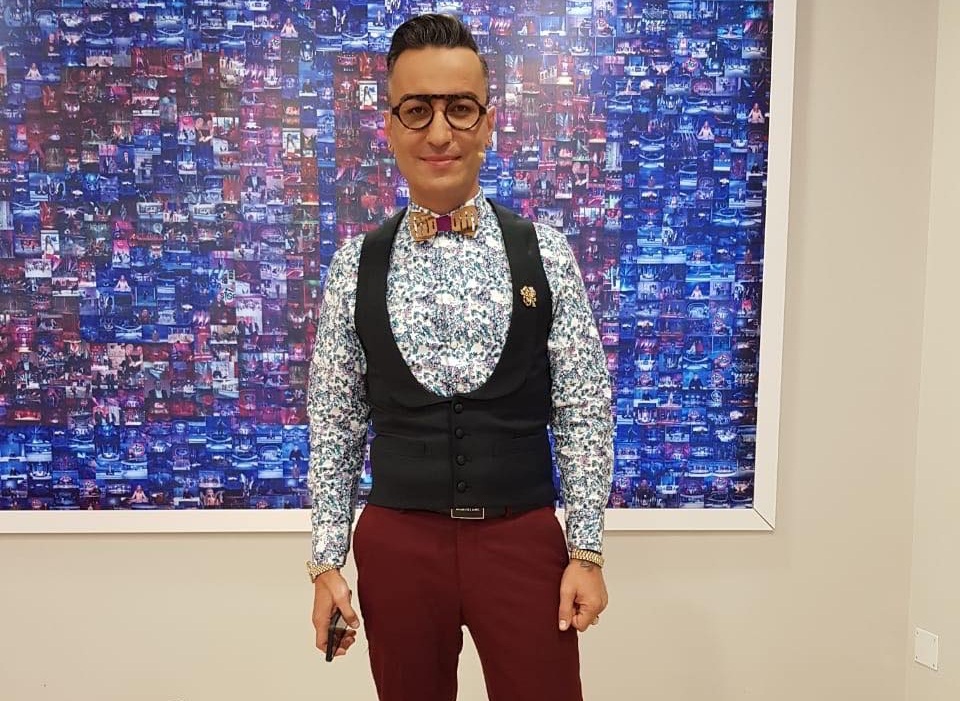 Biznesmeni homoseksual shqiptar: Gay nuk lind, ja pse jam kundër birësimit të fëmijëve nga ne