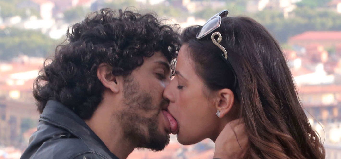 8 gjëra që mësoni nga një person vetëm duke e puthur në buzë