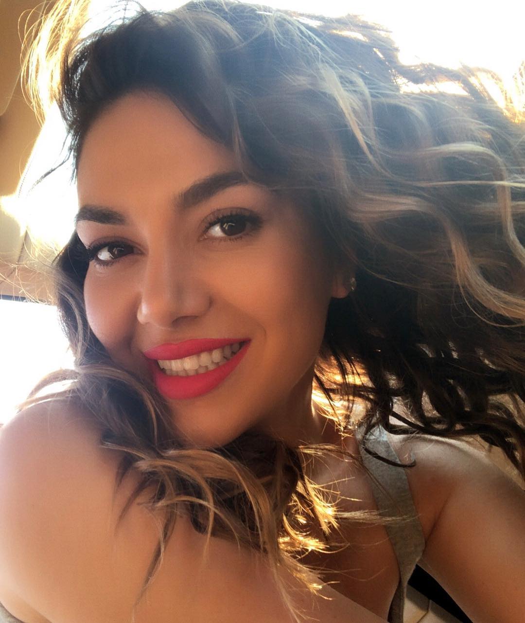 “Na fal Elvana Gjata!”