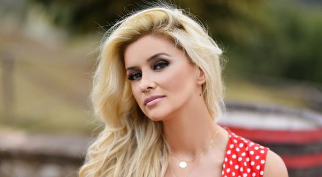 Alketa Vejsiu: Që 19 vjeç i bleva shtëpi mamit dhe vëllait